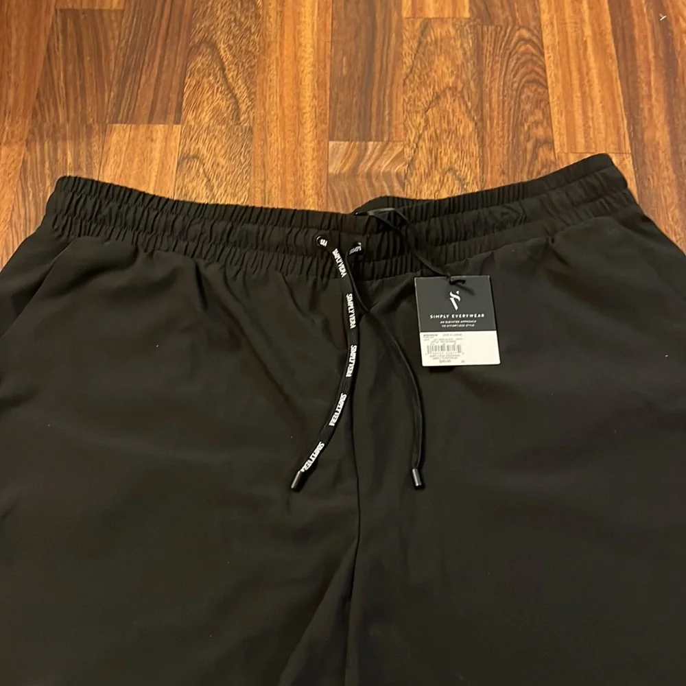 Shorts - Picture 2 of 6